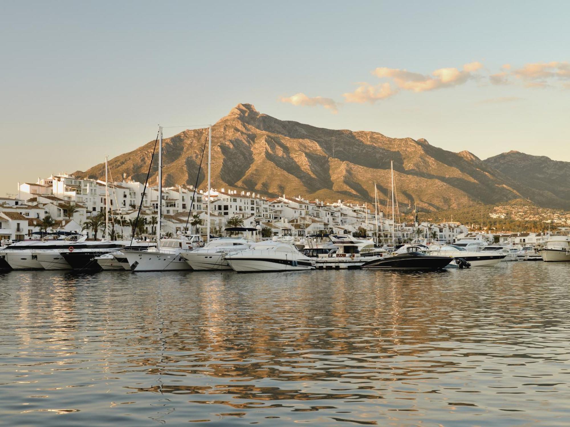 Vacation Marbella: Beachfront Luxury at Terrazas De Banus Exterior photo